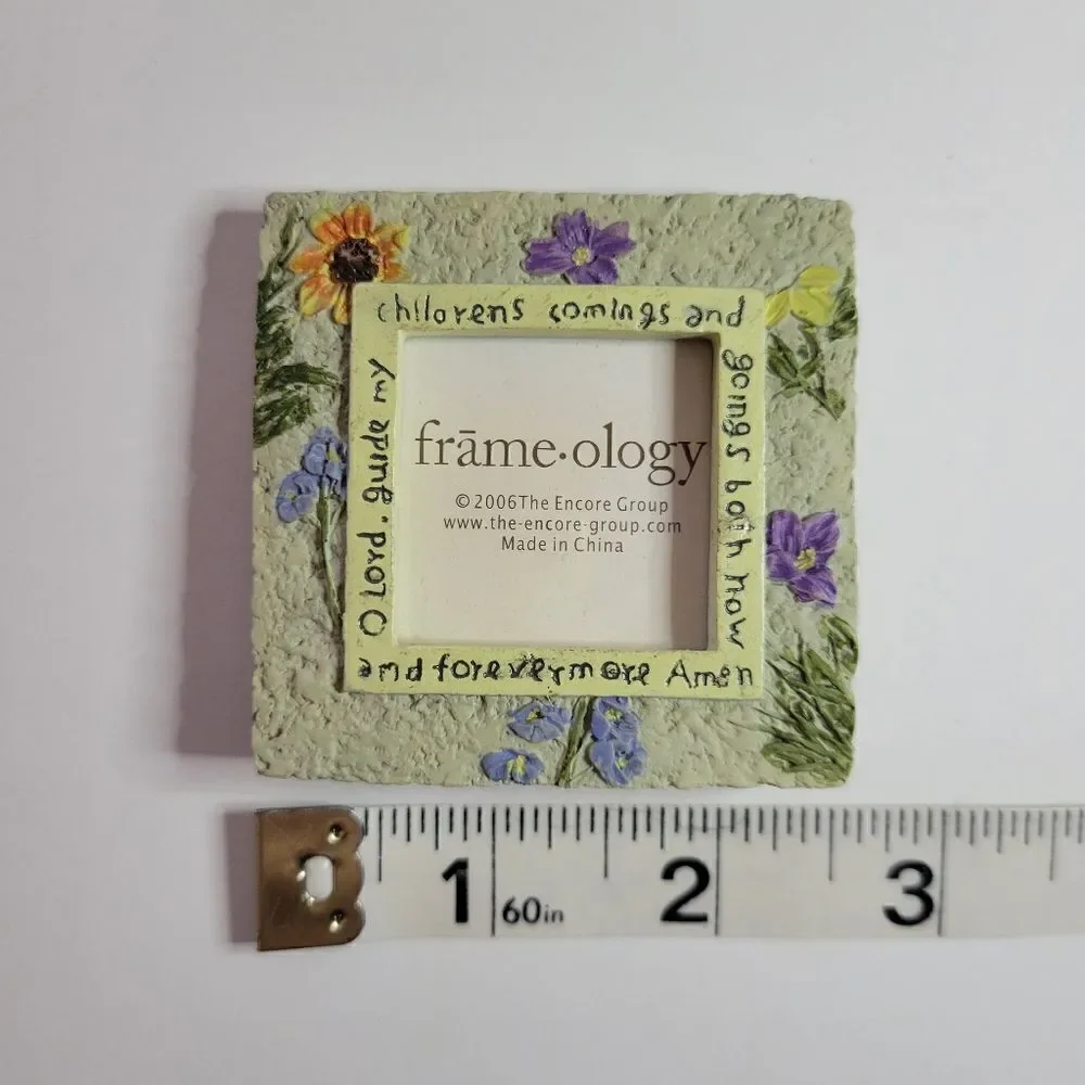 Frame•ology Set of 2 Square Resin Frames